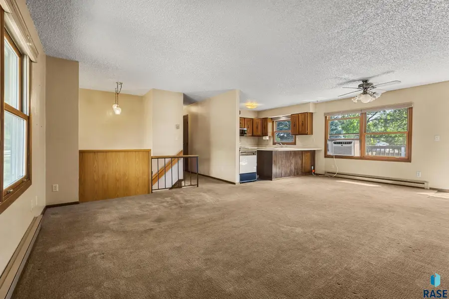 908 Union Ave N, Madison, SD 57042 - #3