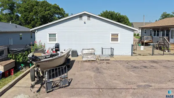 908 S Blaine Ave, Sioux Falls, SD 57103