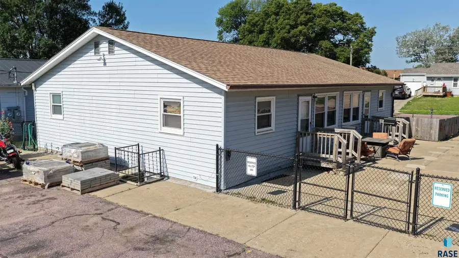 908 S Blaine Ave, Sioux Falls, SD 57103 - #2