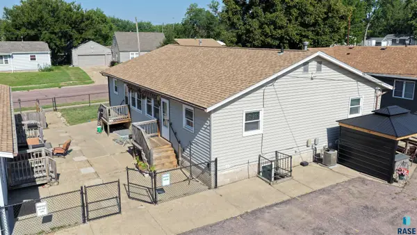 904 S Blaine Ave, Sioux Falls, SD 57103