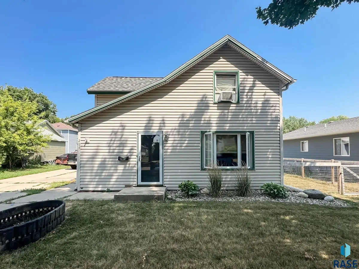 207 E Bishop St, Luverne, MN 56156 - #1