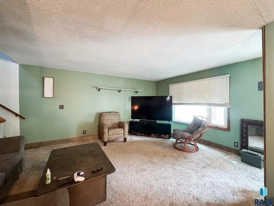 207 E Bishop St, Luverne, MN 56156 - #3