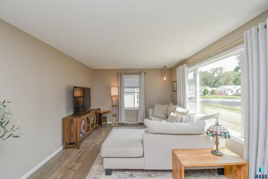 121 N Omaha Ave, Sioux Falls, SD 57103 - #3
