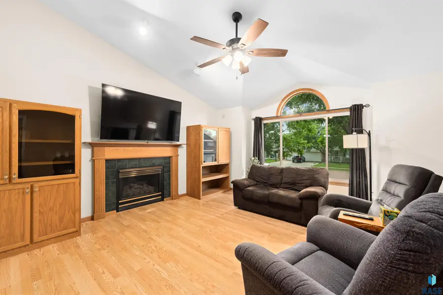 2200 S Roosevelt Ave, Sioux Falls, SD 57106 - #3