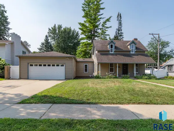 207 E 30th St, Sioux Falls, SD 57105