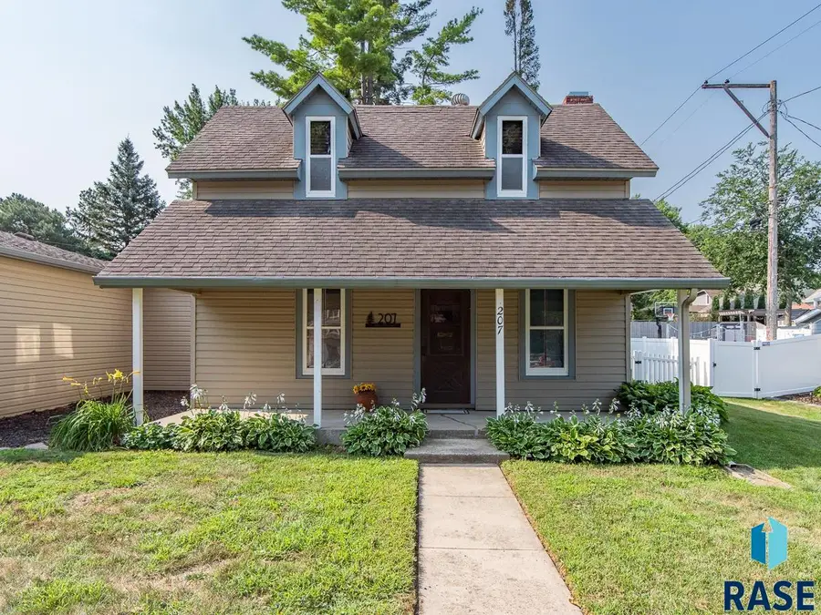 207 E 30th St, Sioux Falls, SD 57105 - #2