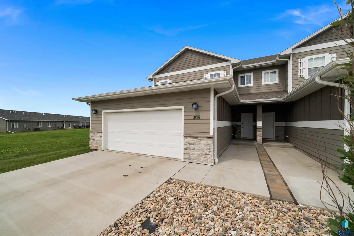 305 Harvest Trl, Harrisburg, SD 57032 - #1