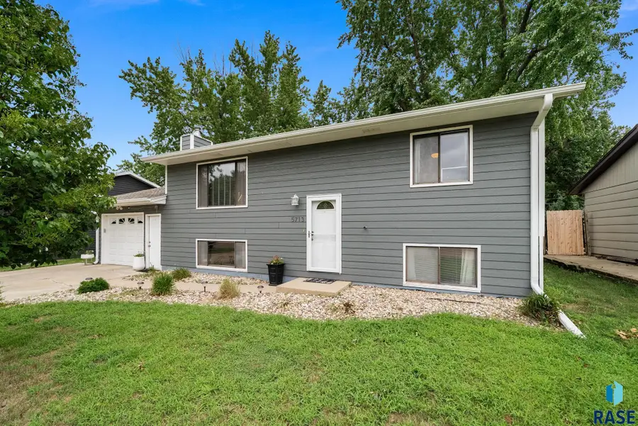 5713 W 49th St, Sioux Falls, SD 57106 - #2