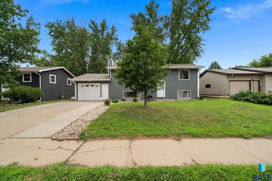 5713 W 49th St, Sioux Falls, SD 57106 - #3