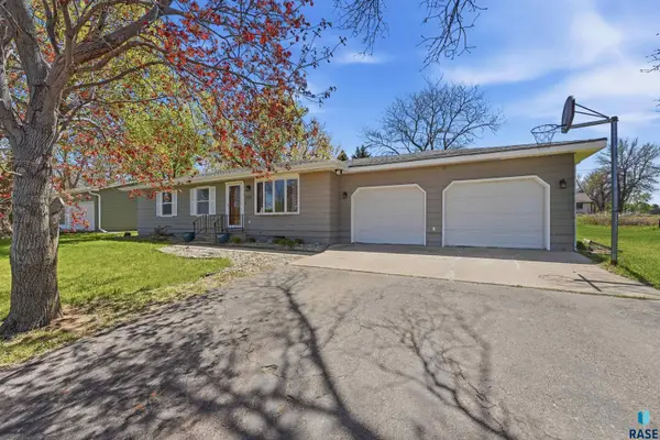 1109 4th St, Garretson, SD 57030