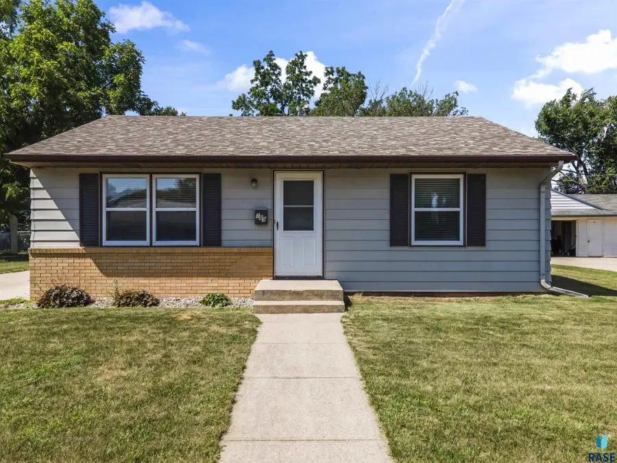 709 N Leadale Ave, Sioux Falls, SD 57103 - #2
