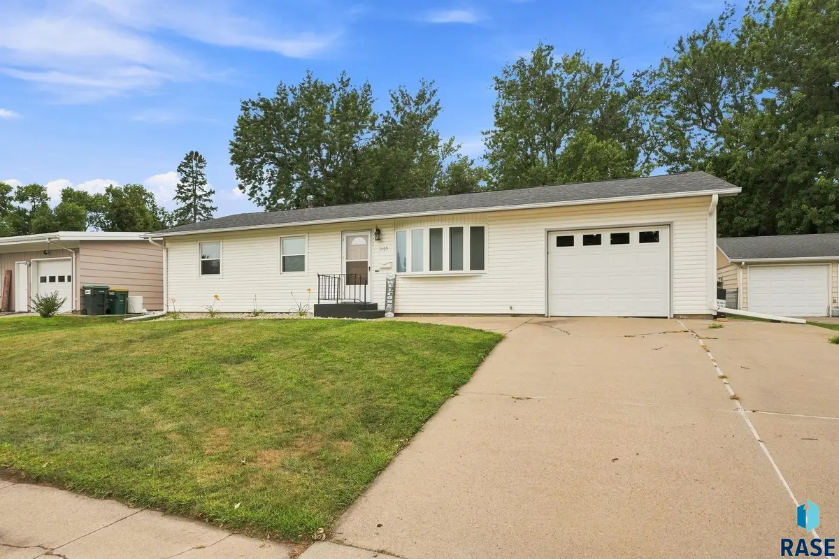 1405 S Bruce Rd, Sioux Falls, SD 57105 - #1