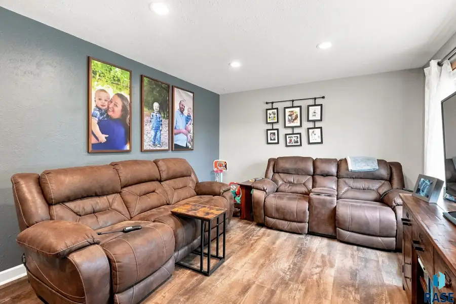 1405 S Bruce Rd, Sioux Falls, SD 57105 - #3