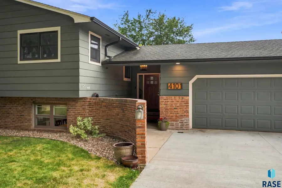 4101 S Thunderbird Trl, Sioux Falls, SD 57103 - #2