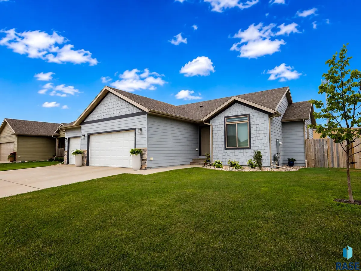 237 Plainside Ave, Harrisburg, SD 57032 - #1