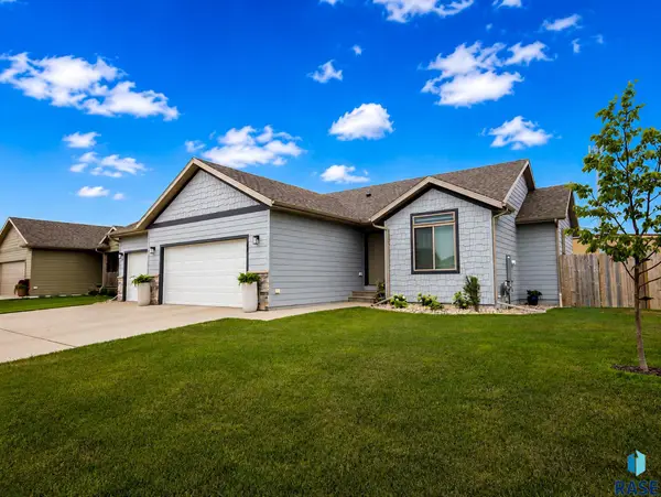237 Plainside Ave, Harrisburg, SD 57032