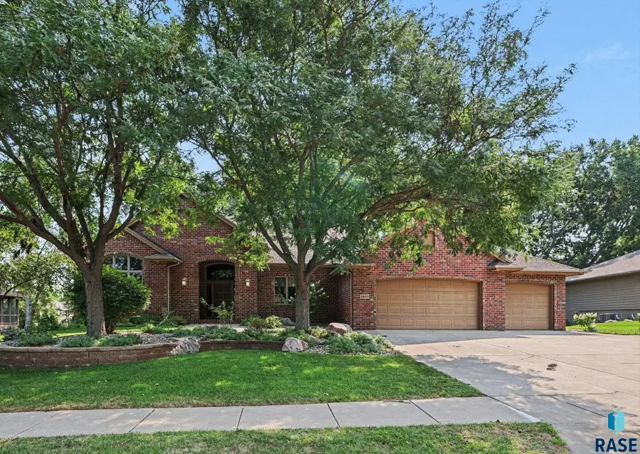 5800 S Deer Park Dr, Sioux Falls, SD 57108 - #2