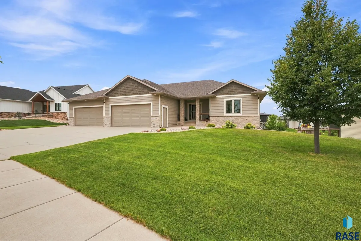 7304 E Donnelly Dr, Sioux Falls, SD 57110 - #1