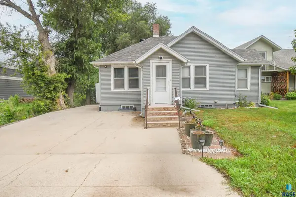 610 E 3rd St, Dell Rapids, SD 57022