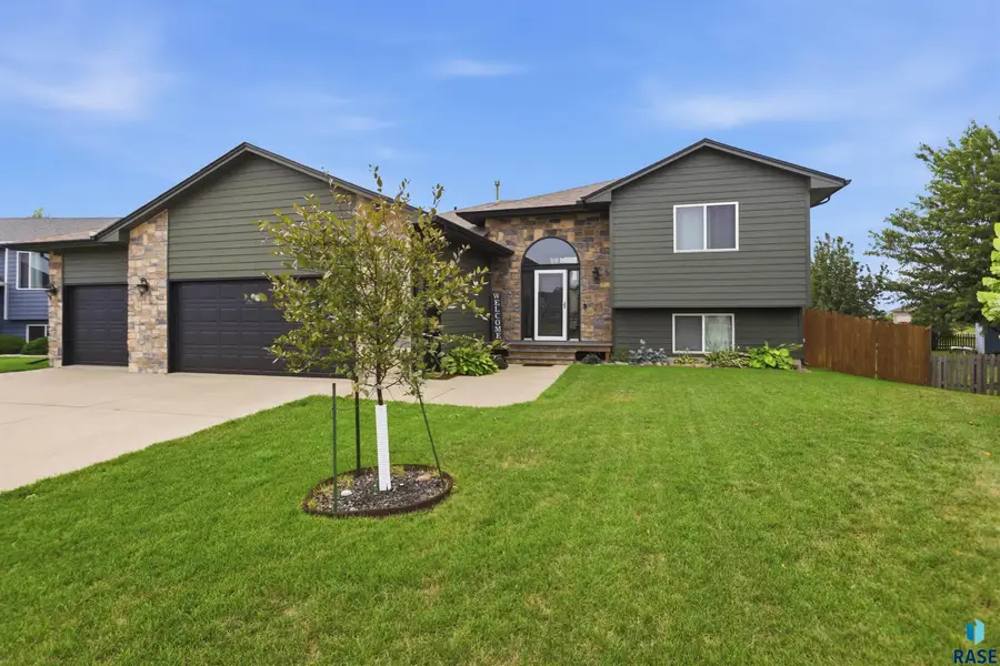 613 S Columbia St, Harrisburg, SD 57032 - #2