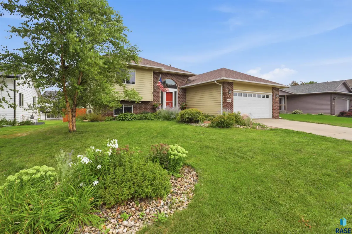 5509 W Rebecca St, Sioux Falls, SD 57106 - #1