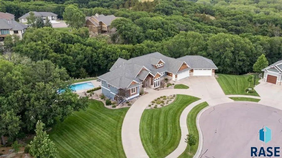 9004 E Torrey Pine Cir, Sioux Falls, SD 57110 - #2