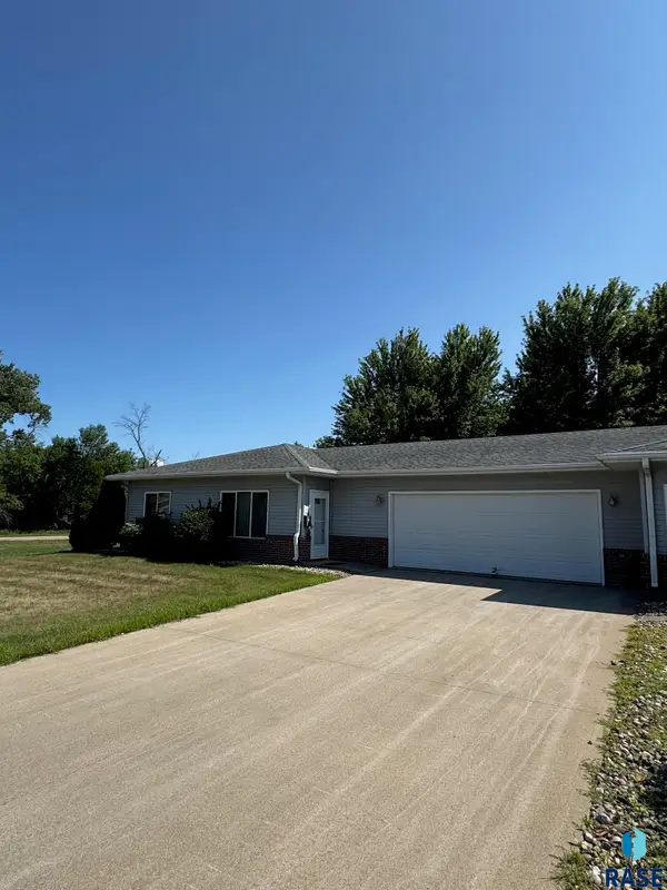 801 S 3rd St, Beresford, SD 57004
