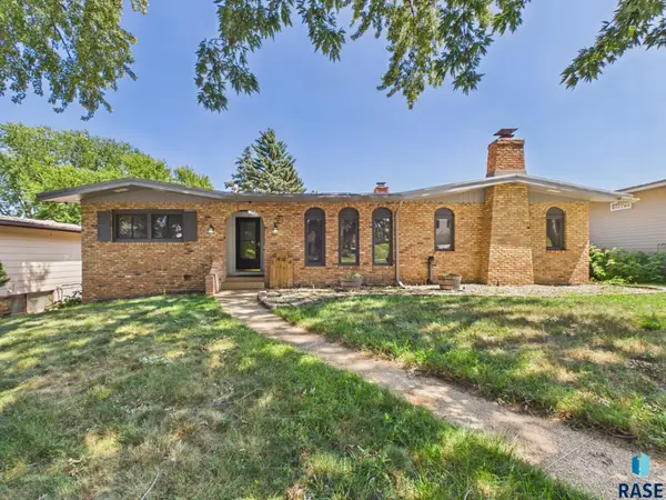 2904 S Elmwood Ave, Sioux Falls, SD 57105