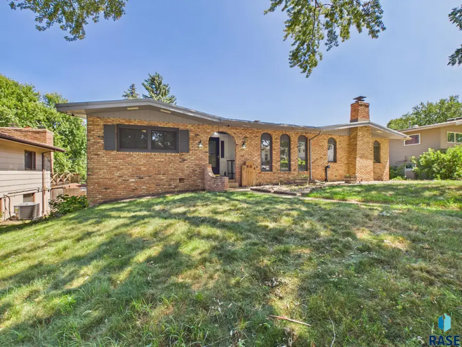 2904 S Elmwood Ave, Sioux Falls, SD 57105 - #2