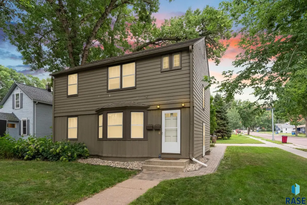 101 103 E 31st St, Sioux Falls, SD 57105 - #1