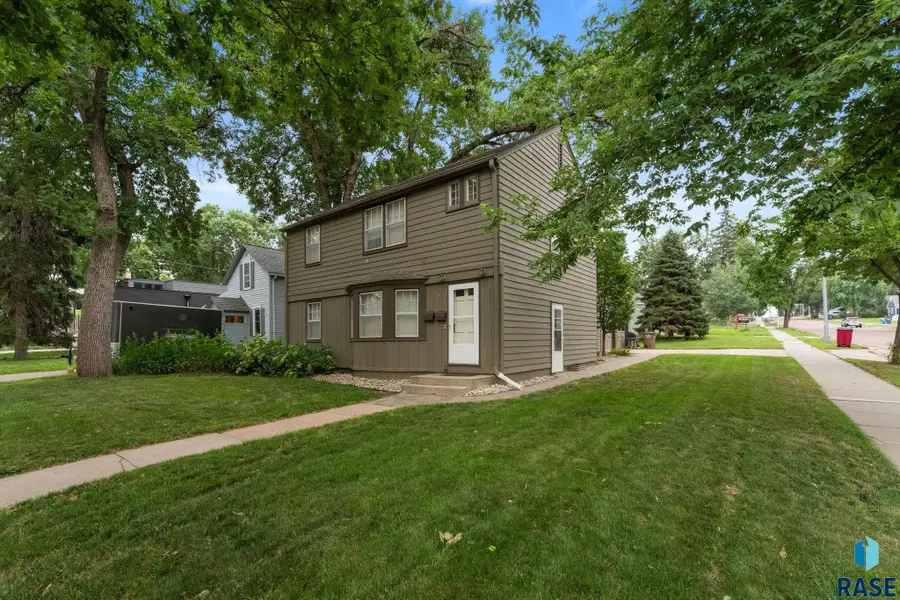 101 103 E 31st St, Sioux Falls, SD 57105 - #3
