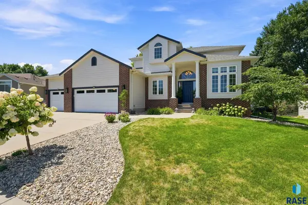 7305 S Russet Dr, Sioux Falls, SD 57108