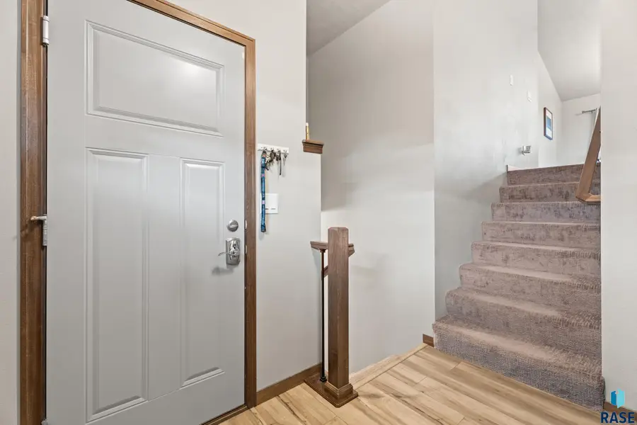 804 N Juniper St, Lennox, SD 57039 - #3