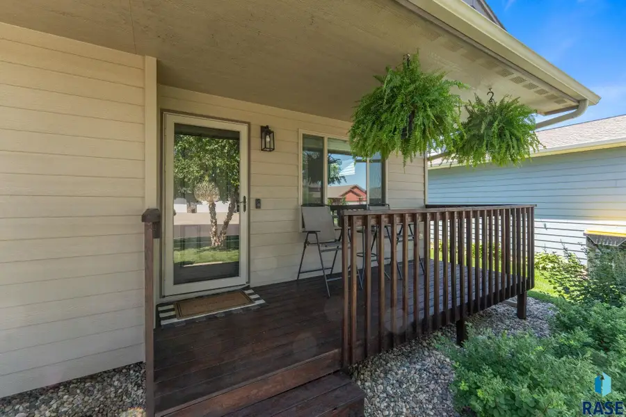 3709 W 90th St, Sioux Falls, SD 57108 - #2