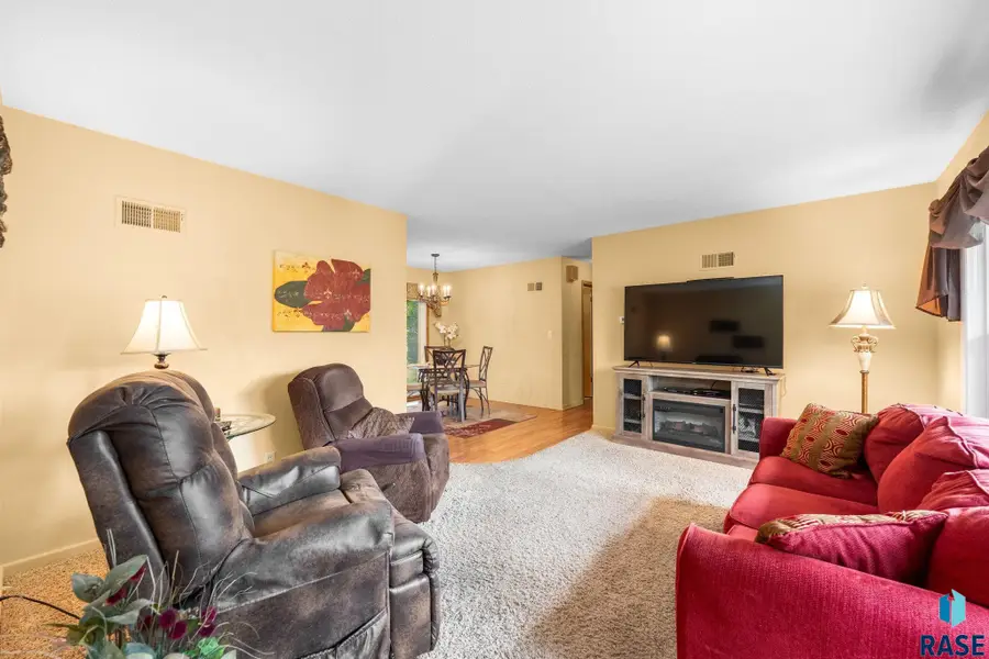 724 N Omaha Ave, Sioux Falls, SD 57103 - #2