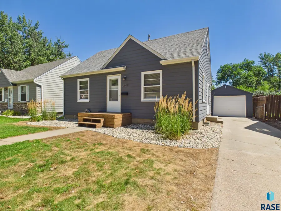2404 S Hawthorne Ave, Sioux Falls, SD 57104 - #2