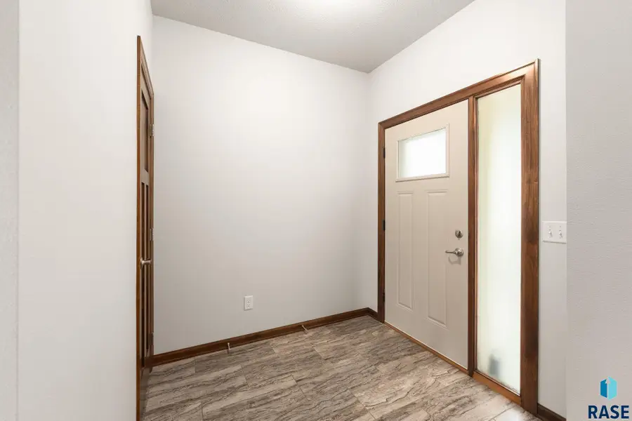 3805 E Diablo Cir, Sioux Falls, SD 57108 - #3