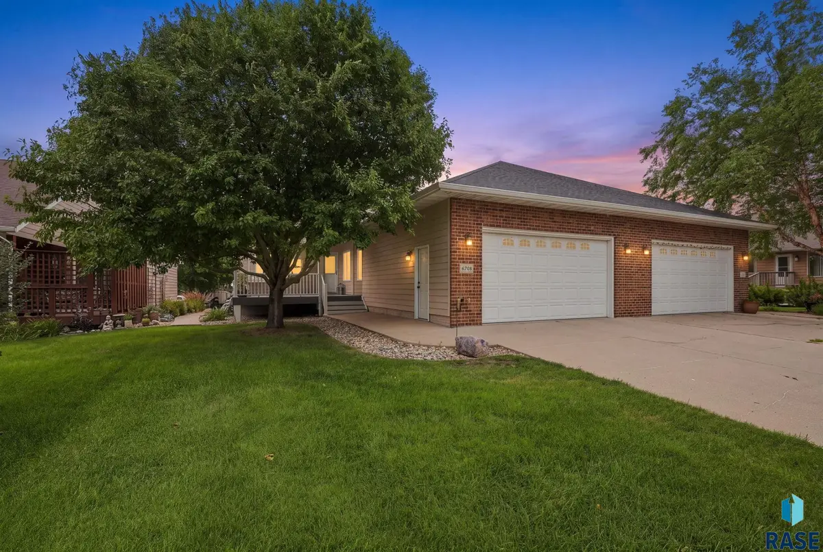 6708 S Bellwood Ave, Sioux Falls, SD 57108 - #1