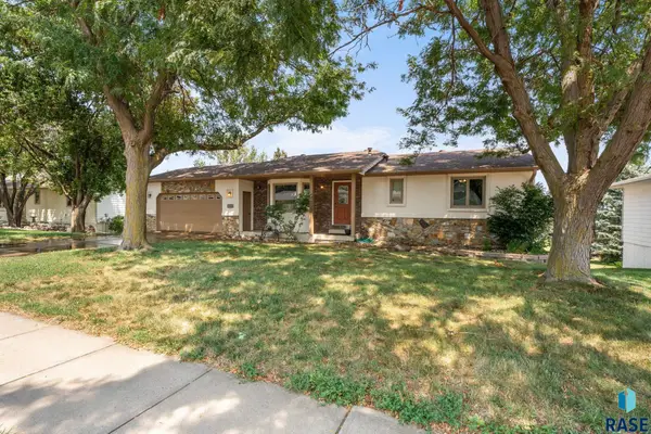 5800 Coughran Ct, Sioux Falls, SD 57106
