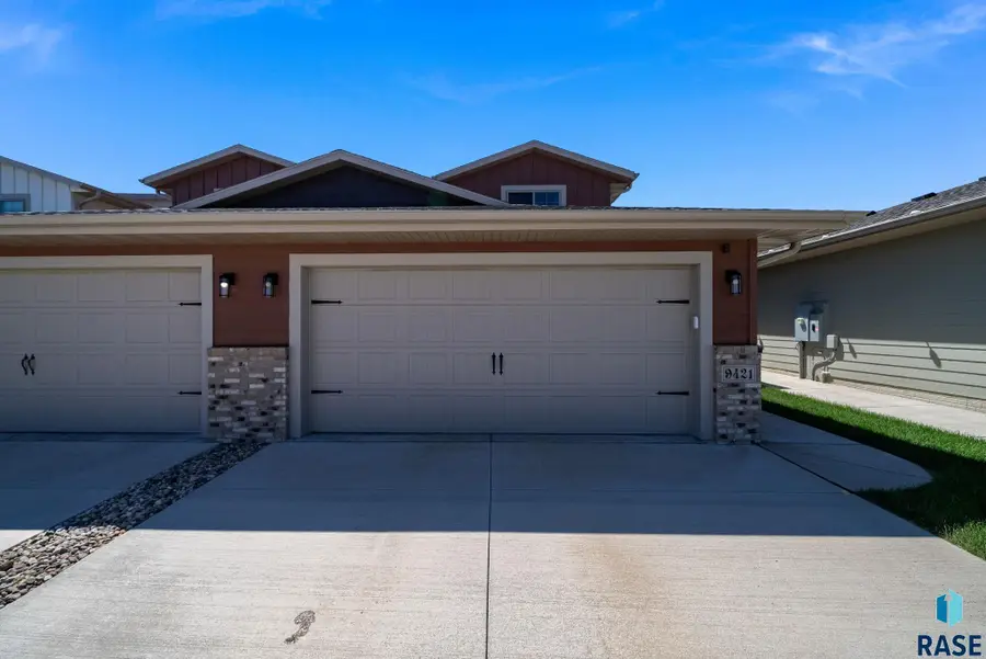 9421 W Dolores Dr, Sioux Falls, SD 57106 - #2