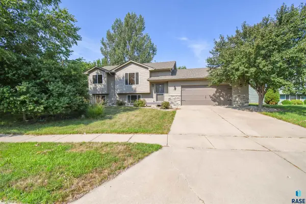 6115 S Aaron Ave, Sioux Falls, SD 57106