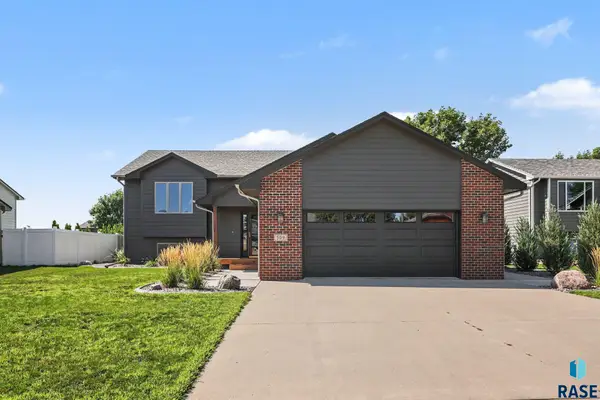 509 Honeysuckle Dr, Harrisburg, SD 57032
