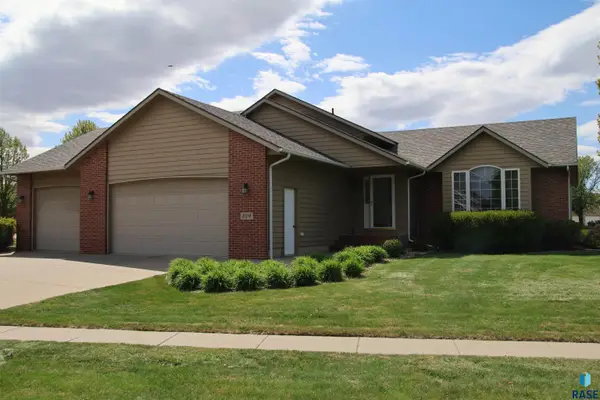 809 S Outlook Dr, Sioux Falls, SD 57106