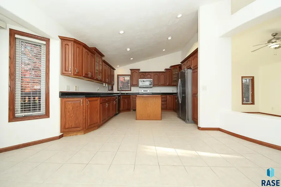 809 S Outlook Dr, Sioux Falls, SD 57106 - #3
