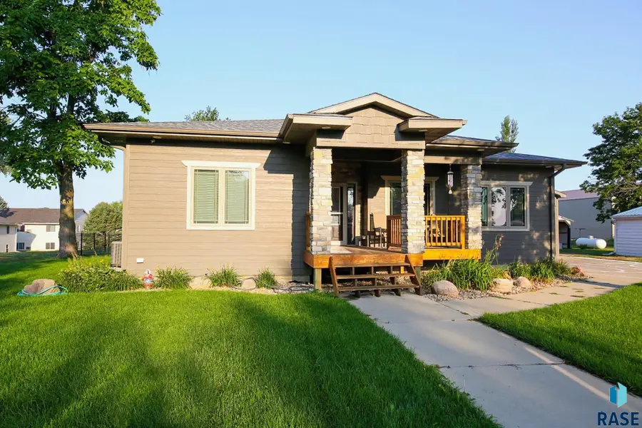 105 N Nora St, Viborg, SD 57070 - #2