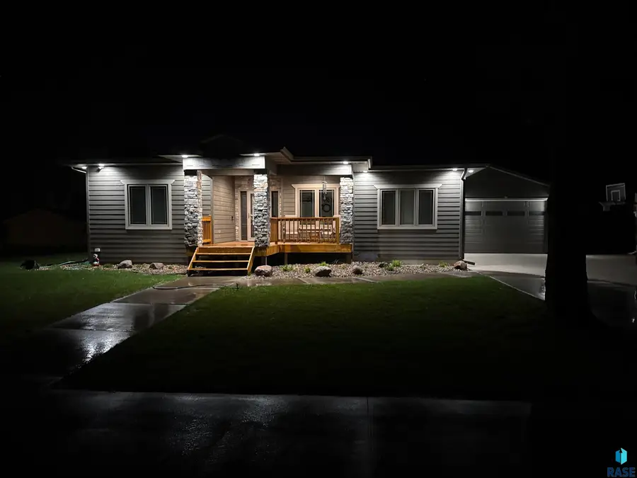 105 N Nora St, Viborg, SD 57070 - #3