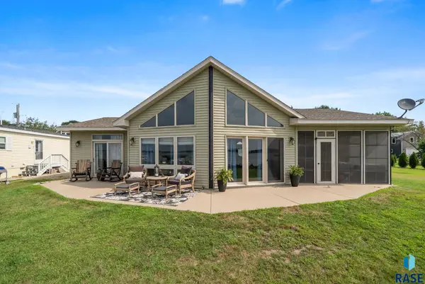 188 N Lake Dr, Castlewood, SD 57223