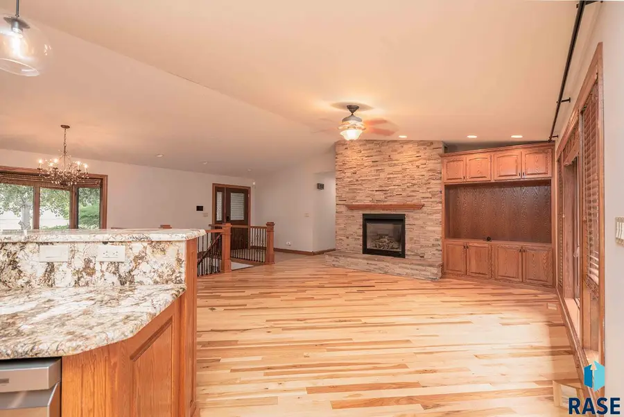 1008 W Batcheller Ln, Sioux Falls, SD 57105 - #2