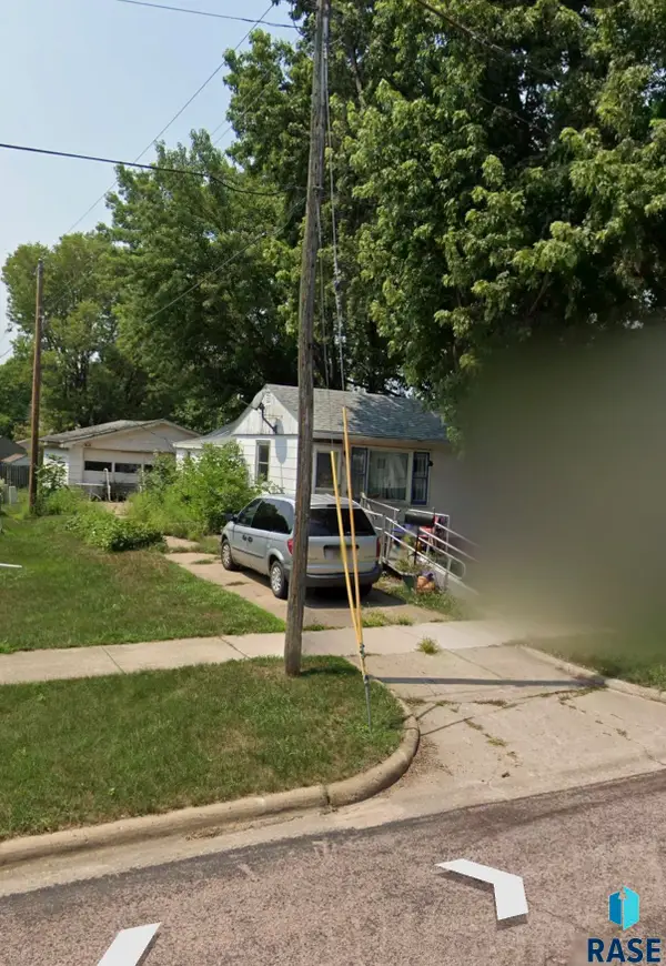 813 N Kimball St, Canton, SD 57013