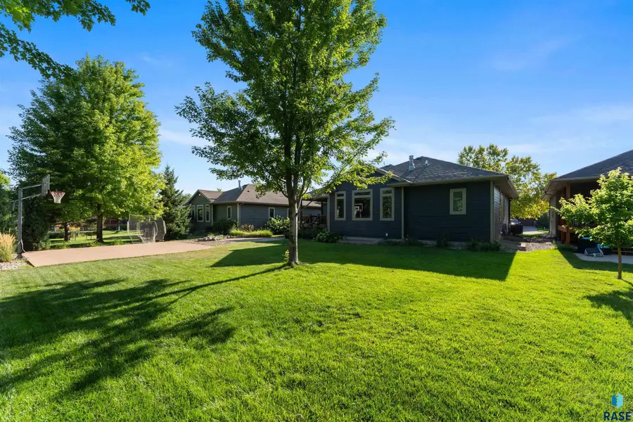 6208 S El Dorado Ave, Sioux Falls, SD 57108 - #2